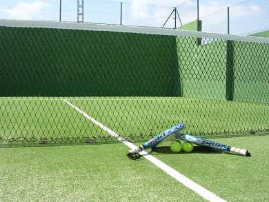 pista de padel raquetas